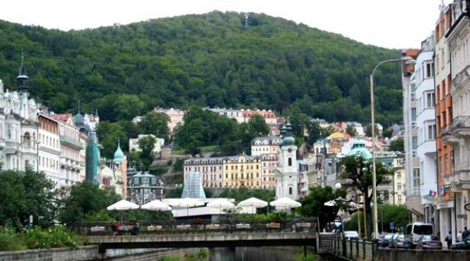 karlovy vary izvoarele termale distractie si relaxare