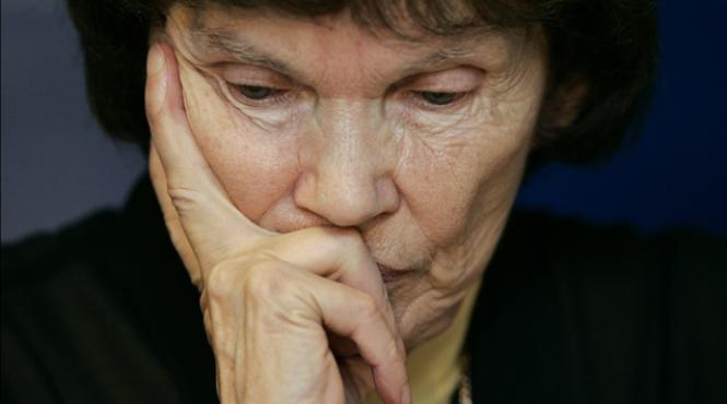 danielle mitterrand plasata in coma artificiala