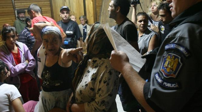 o suta de persoane au fost evacuate dintr un bloc din slatina pentru neplata datoriilor