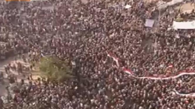 bataile sangeroase continua in piata tahrir din cairo 26 de morti si 1 700 de raniti dupa patru zile de proteste