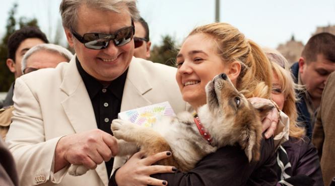 reactii dupa adoptarea legii care permite eutanasierea cainilor vadim tudor ne rugam la dumnezeu sa i ia gatul lui basescu radu beligan nu pot sa cred