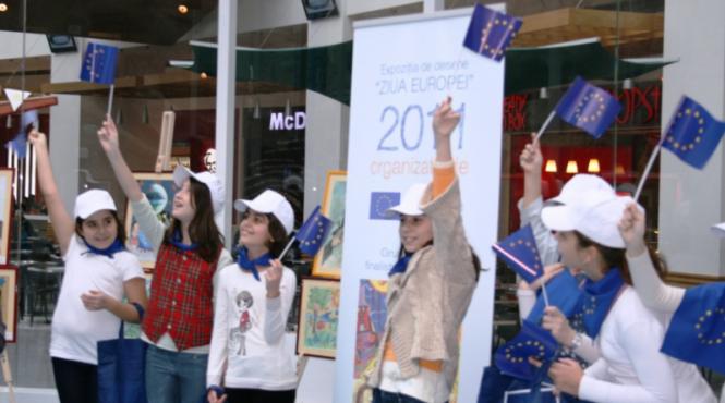 cele mai reusite 60 de desene pentru concursul ziua europei 2011 au fost expuse intr un centru comercial din bucuresti