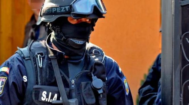 descinderi in sapte judete la contrabandistii de telefoane