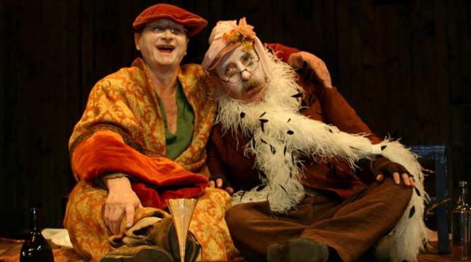 mascariciul cu malaele si urs la poalele tampei