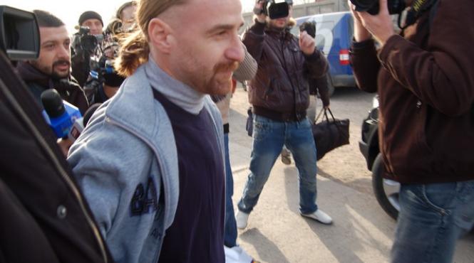 ba prostilor sa va inchinati la el ca e un om sfant fostul preot de la tanacu detinut model a fost eliberat din inchisoare