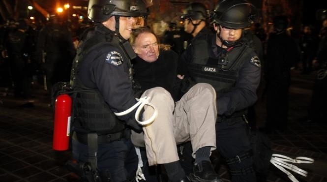 protestatarii miscarii occupy l a dispersati de politie galerie foto