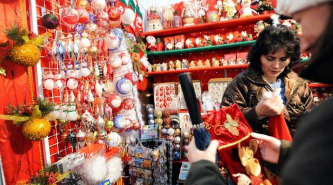 incepe craciuniada se deschid targurile de cadouri de mos nicolae sau de craciun