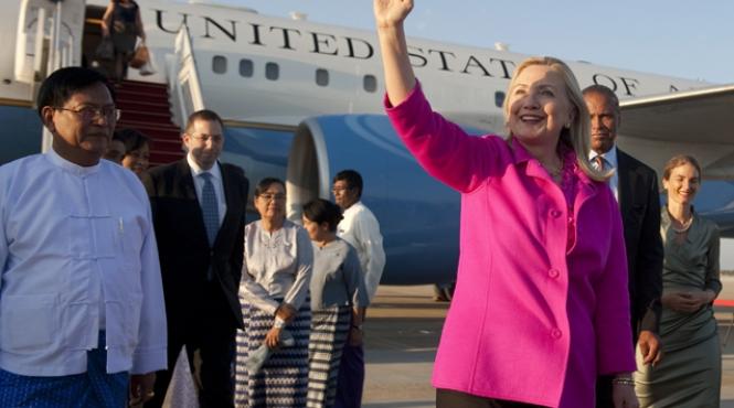 incredibila umilinta pentru hillary clinton a fost intampinata fara onorurile cuvenite in birmania care i au fost oferite premierului belarus