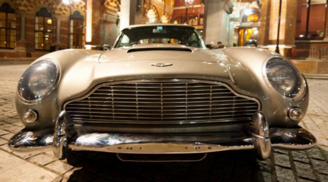 doua masini cu proprietari celebri vor fi scoase la licitatie azi