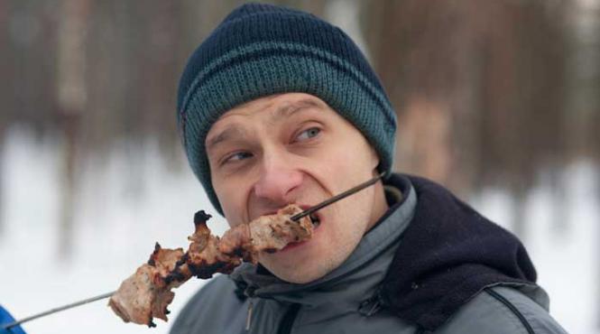 alimentele grase si alcoolul nu tin de cald