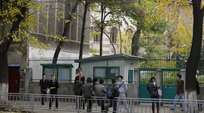chiulul materia de baza in licee elevii bucuresteni au avut 1 4 milioane de absente in primul semestru