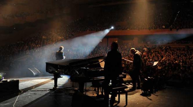 gratie lui adamo mii de oameni au retrait dragostea din tinerete