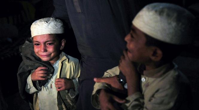 copii in catuse politia pakistaneza a eliberat 45 de prizonieri tinuti captivi intr o tabara de pregatire a talibanilor galerie foto