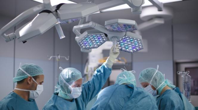 premiera medicala operatie pentru stoparea crizelor de epilepsie in cazul unei fete de 16 ani