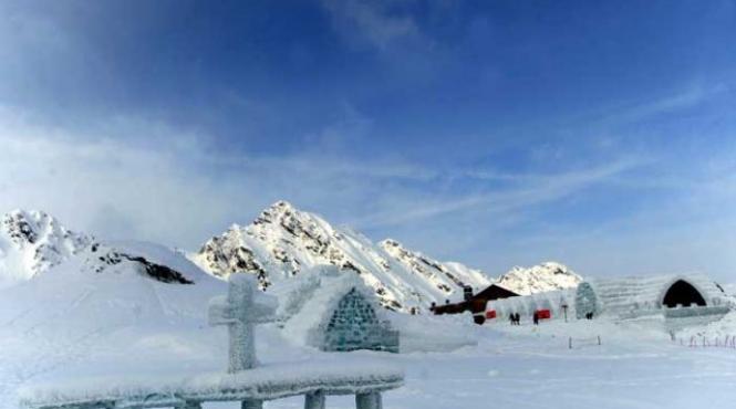 hotelul de gheata de la balea i a impresionat pe jurnalistii britanici vezi reportajul bbc si imagini cu hotelul pe webcam jurnalul ro