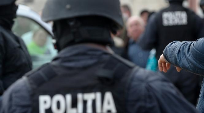 zece persoane din calarasi suspectate de trafic de persoane duse la audieri in urma unor perchezitii