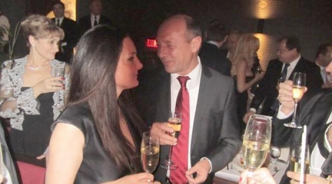cum a petrecut basescu de revelion foto exclusiv