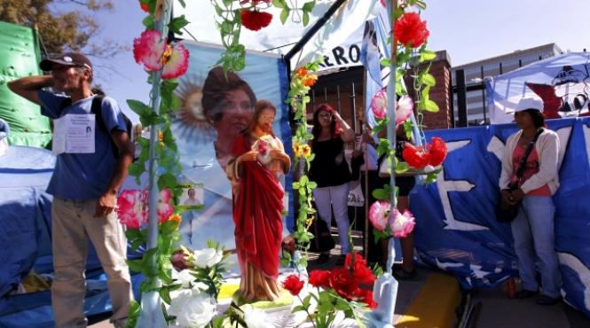 presedintele argentinei cristina fernandez kirchner a fost operata cu succes de cancer tiroidian