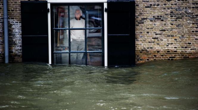 olandezii cu sufletul la gura din cauza inundatiilor cel mai rau scenariu 11 milioane de oameni afectati