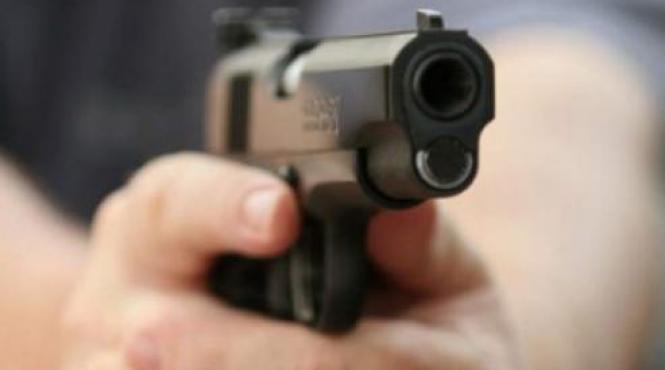 galatean care pescuia ilegal impuscat in gat de proprietarul unei balti