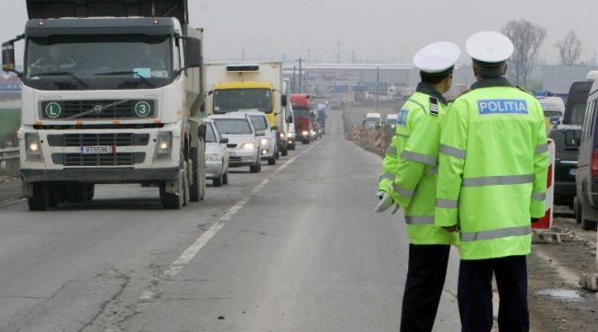 31 de politisti de la sectiile 1 si 3 saltati de dga agentii sunt acuzati de luare de mita sechestrare si tortura