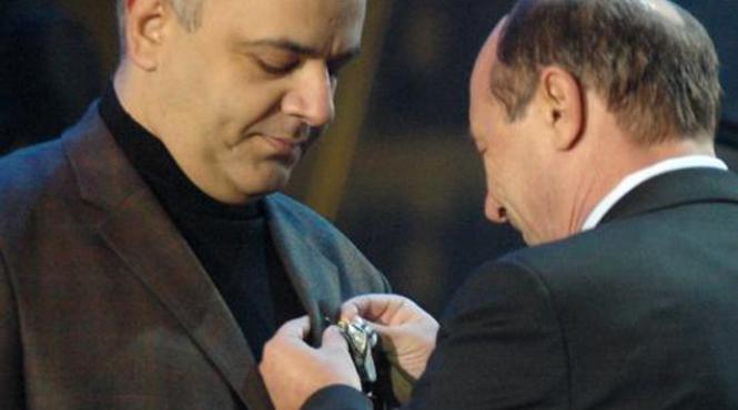 la base vine un maur cu glasul grav cu look ul dur conflictul dintre basescu si arafat prezentat in versuri pe facebook