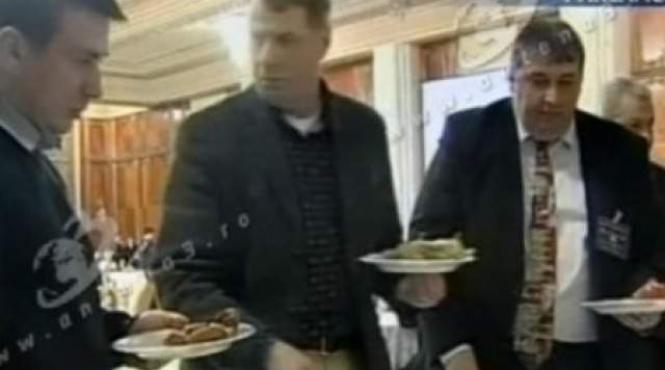 deputatii au mancat si au baut peste 24 de milioane de lei in 3 ani