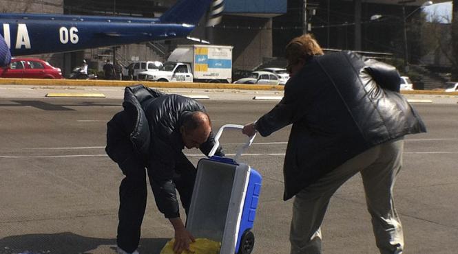 inima destinata unui transplant scapata pe jos de medicii din mexic video