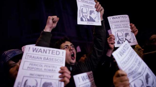 la vederea unui elicopter iesenii au strigat a fugit basescu