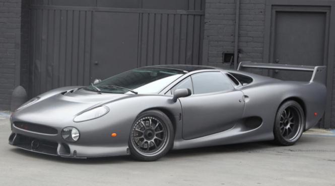 un jaguar xj220s care este extrem de rar va fi scos la licitatie
