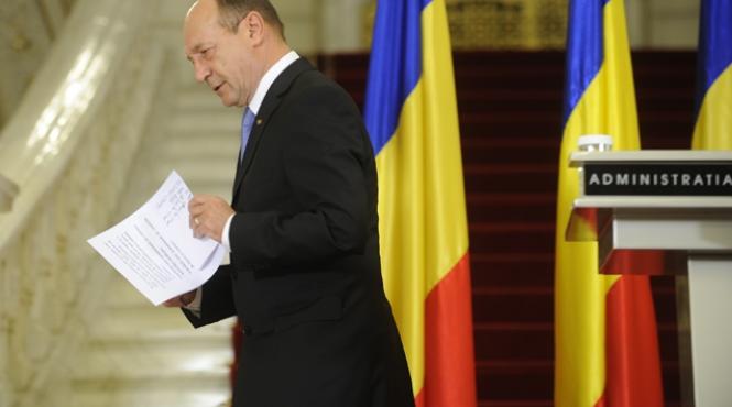 demisia lui basescu si ultimul banc cu salvarea privata lansate pe internet