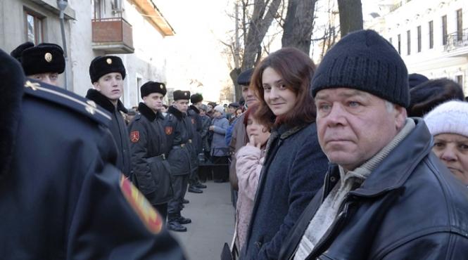 cativa protestatari reuniti in fata ambasadei romaniei la chisinau cer expulzarea ambasadorului rom niei