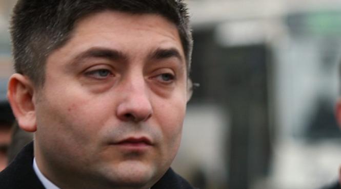 alin tise finul lui boc ameninta un jurnalist ca il calca cu masina