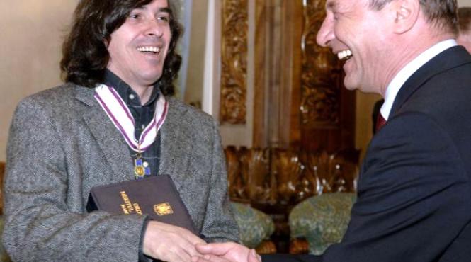 cartarescu cere demisia lui basescu si alegeri anticipate