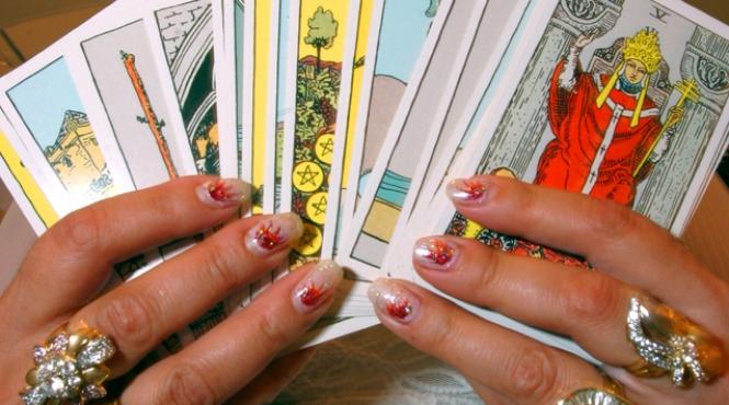 bancul zilei basescu merge sa consulte o vrajitoare vezi ce i a prezis