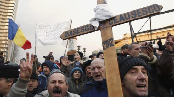 a zecea zi de proteste oamenii au continuat sa si strige nemultumirile in piata universitatii