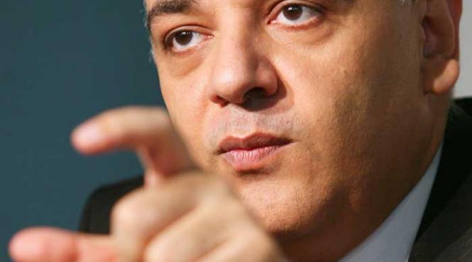 cedarile puterii rand pe rand basescu si guvernul au incercat fara rezultat sa cumpere bunavointa protestatarilor