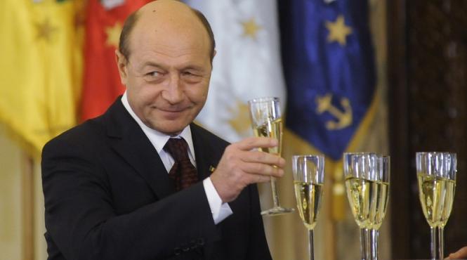 traian basescu face cadouri scumpe