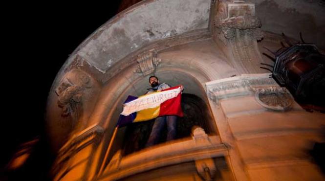 piata universitatii omul si balconul