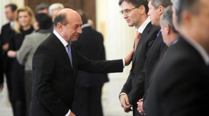 farsa lui tolontan pe blog traian basescu va propune concesii guvern de tehnocrati si retragerea legii de comasare a alegerilor