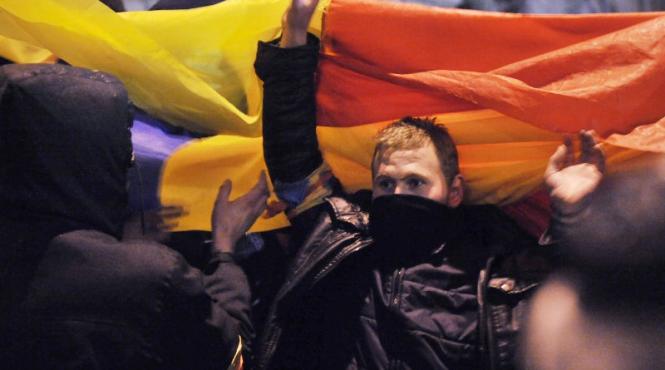 proteste ziua a 13 a petre roman imbrancit si huiduit in piata universitatii