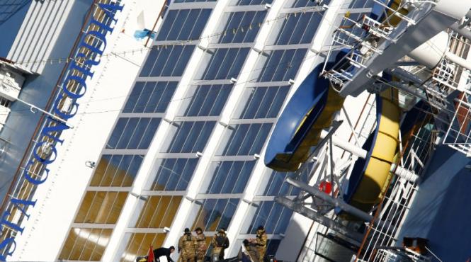 turistii bogati de pe vasul concordia au oferit bani echipajului pentru a fi evacuati primii