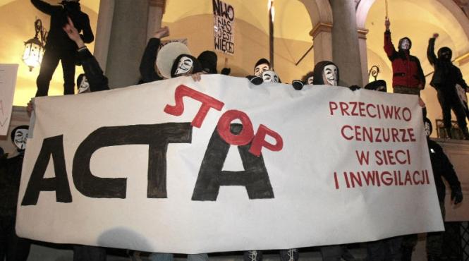 acta intra in dezbaterea publica