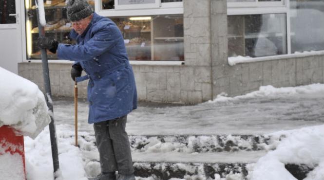 amenzi de peste 90 000 de lei pentru bucurestenii care nu au curatat zapada de pe trotuare