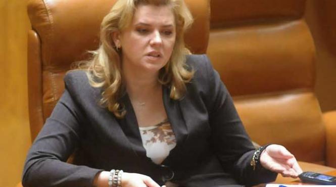 hotia pe fata scoasa basma curata