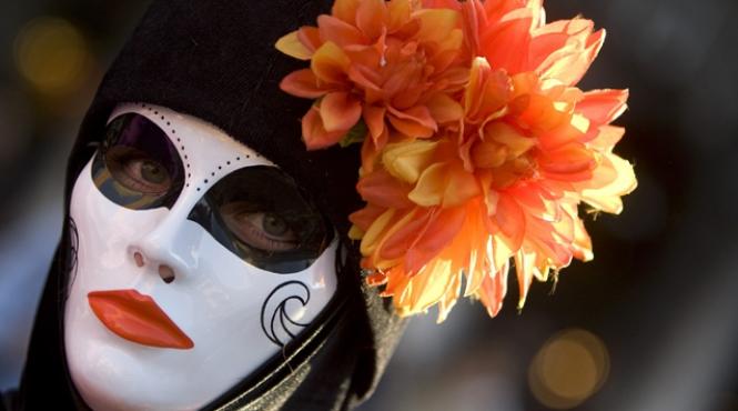 la venetia carnaval cu romani si muzica balcanica