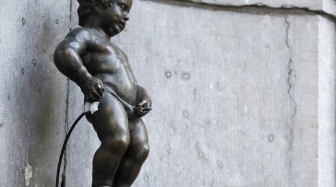 manneken pis s a oprit din urinat din cauza frigului