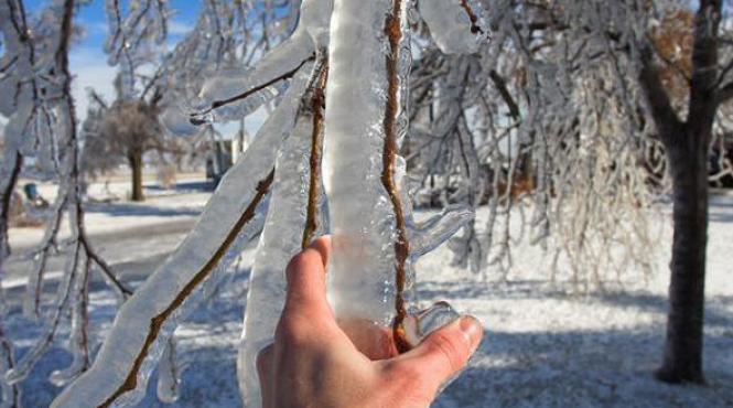 pericolul freezing rain ploaia inghetata un fenomen pe care romania nu l a mai vazut de 14 ani