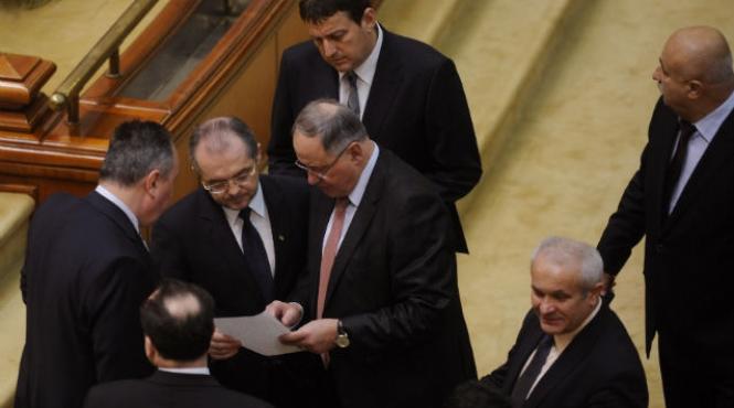 majoritatea pdl istilor vor ca boc sa plece si de la guvern si de la sefia partidului vezi cum si a muiat declaratiile roberta anastase