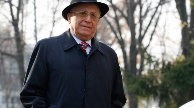 iliescu demisia lui boc este un pas realist dar cerinta cea mai subliniata a fost demisia lui basescu